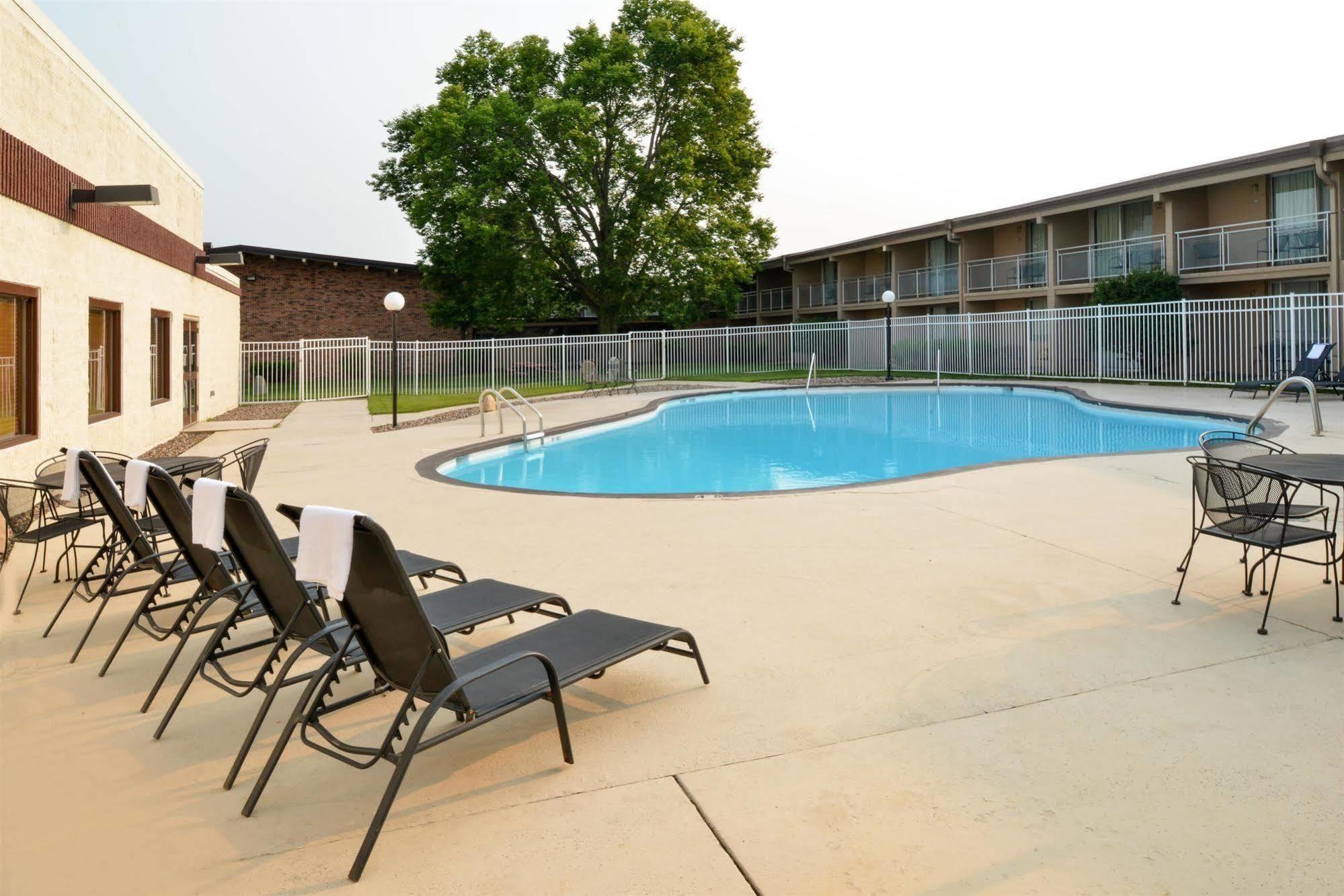 Americas Best Value Inn - Campus View Eau Claire Εξωτερικό φωτογραφία