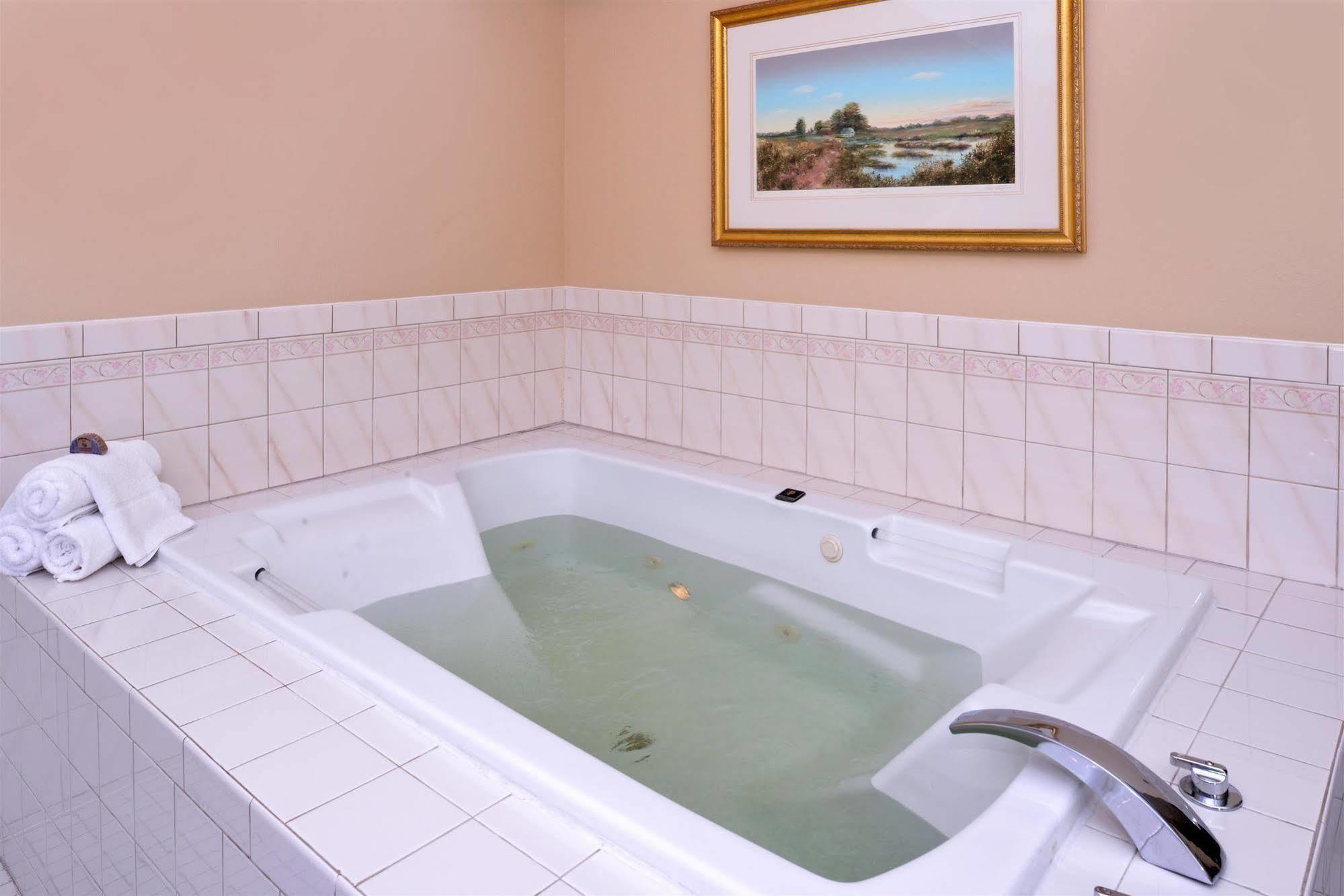 Americas Best Value Inn - Campus View Eau Claire Εξωτερικό φωτογραφία
